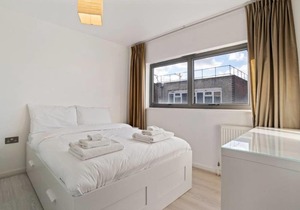 Modern 2 Bed,2 Bath East London apt with Balcony