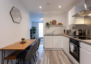 Modern 2 Bed Flat 5min to Old Trafford Stadium