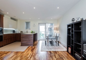 Modern 2 Bedroom 2 Bathroom Riverside Apartment