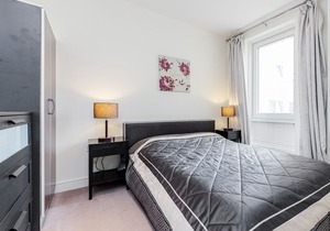 Modern 2 Bedroom 2 Bathroom Riverside Apartment