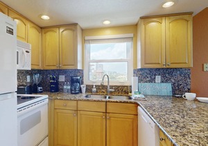 Modern 2Br/2Ba Beachfront Condo with an Incredible View. Amenities, Pool, Beautiful Beach