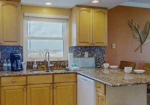 Modern 2Br/2Ba Beachfront Condo with an Incredible View. Amenities, Pool, Beautiful Beach