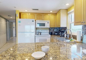 Modern 2Br/2Ba Beachfront Condo with an Incredible View. Amenities, Pool, Beautiful Beach