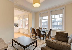 Modern 3 Bed Apartment next to the Park - 210A