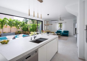Modern 3BR home with PRIVATE POOL at Gold Coast Villas