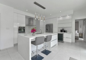 Modern 3BR home with PRIVATE POOL at Gold Coast Villas