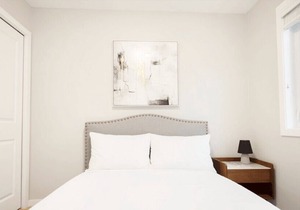 Modern 3BR Townhouse with Parking & Laundry