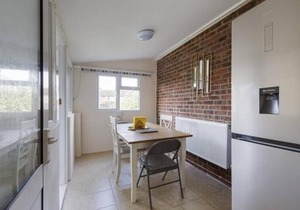 Modern 4 bedroom house in Heathrow, London
