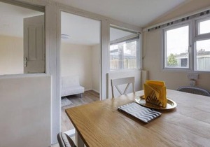 Modern 4 bedroom house in Heathrow, London