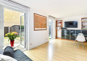 Modern 4 bedroom Terraced House by the Thames!