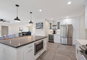 Modern 4BR Home with Pool & Game Room