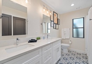 Modern 4BR Home with Pool & Game Room