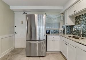 Modern and Beautiful 7th Floor condo with easy beach access. Exclusive fishing pier