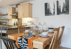 Modern And Cozy Borough Apartment