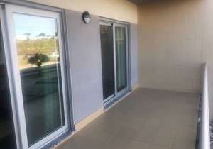 Modern apartment with pool, large private terrace, 3 minute walk to beach