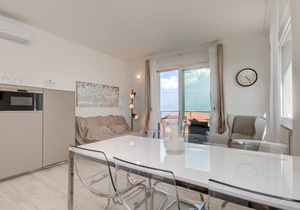 Modern Apartment "Luxury 1" with Roof Terrace and Air Conditioning