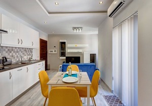 Modern Apartment just off the Promenade
