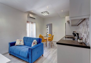Modern Apartment just off the Promenade
