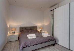 Modern Apartment just off the Promenade