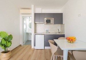 Modern apartment. Swimming pool and terrace. Right on the beach in Corralejo - Home For Guest