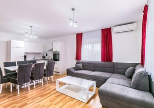 Modern apartment with 3 bedrooms and 3 bathrooms