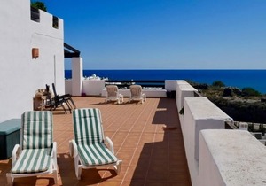 Modern Apartment with WIFI, Very Large Terrace, Sea View
