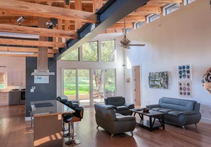 Modern Austin Retreat Getaway - exquisite home!