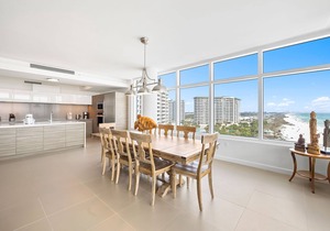 Modern Beachfront Condo w/Luxe Amenities & private beach access in Destin! 🌊🌴☀