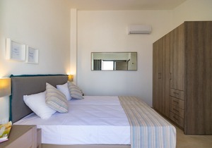 Modern Beachfront villa, No car needed 3