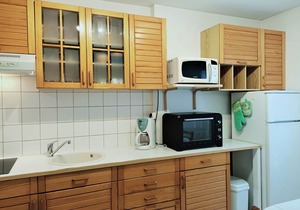 Modern bright studio with parking, pets allowed