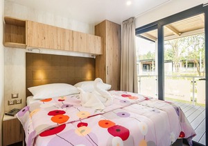 Modern chalet with 2 bathrooms and a porch, 11 km from Porec