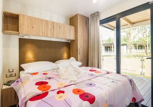 Modern chalet with 2 bathrooms and a porch, 11 km from Porec