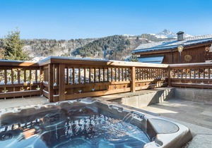 Modern Chalet with Jacuzzi and Mountain Views in Charming Savoyard Village