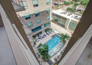 Modern Chic 3BR in Houston Heights by Stay Gia