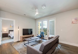 Modern Chic 3BR in Houston Heights by Stay Gia