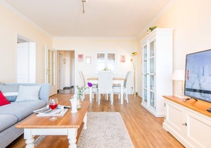 Modern. Close to the beach. South-facing balcony. - House Blanker Hans