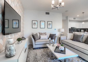 Modern Condo 5mi to Disney, Foosball, Giant Water Slide, Free Water Park
