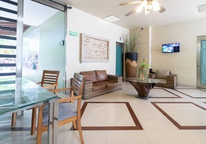 Modern condo with patio and balcony overlooking 5th Ave. 4 minute walk to beach!