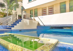Modern condo with patio and balcony overlooking 5th Ave. 4 minute walk to beach!