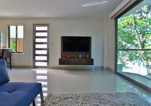 Modern Condo w/ Large Private Patio on 5th Avenue. 4 min. Walk to the Beach!