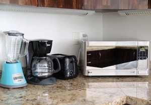 Modern Condo w/ Large Private Patio on 5th Avenue. 4 min. Walk to the Beach!