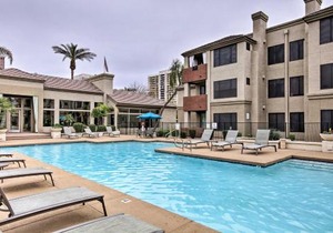 Modern Condo with Pool about 3 Mi to Downtown Phoenix!
