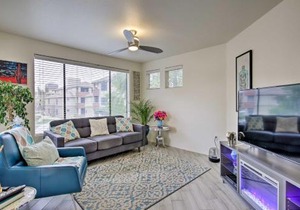 Modern Condo with Pool about 3 Mi to Downtown Phoenix!