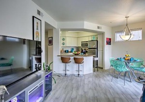 Modern Condo with Pool about 3 Mi to Downtown Phoenix!