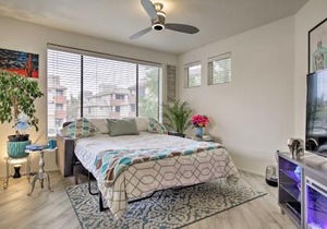 Modern Condo with Pool about 3 Mi to Downtown Phoenix!