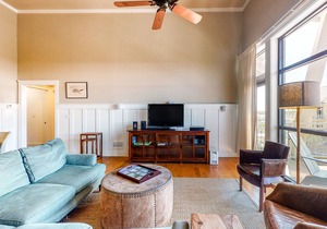 Modern Condo with Shared Pool, High-Speed WiFi, Central AC, and Washer/Dryer!
