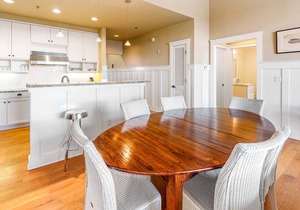 Modern Condo with Shared Pool, High-Speed WiFi, Central AC, and Washer/Dryer!