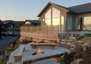 Modern cottage by the sea, w / whirlpool. Boat can be rented