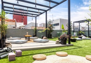 Modern & Cozy 3BR Apt | 2 Rooftops +Gym+B/Center