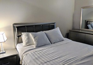 Modern Downtown Loft Near Rogers Place,shaw Conf